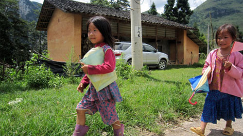 Children in the Highlands go to school